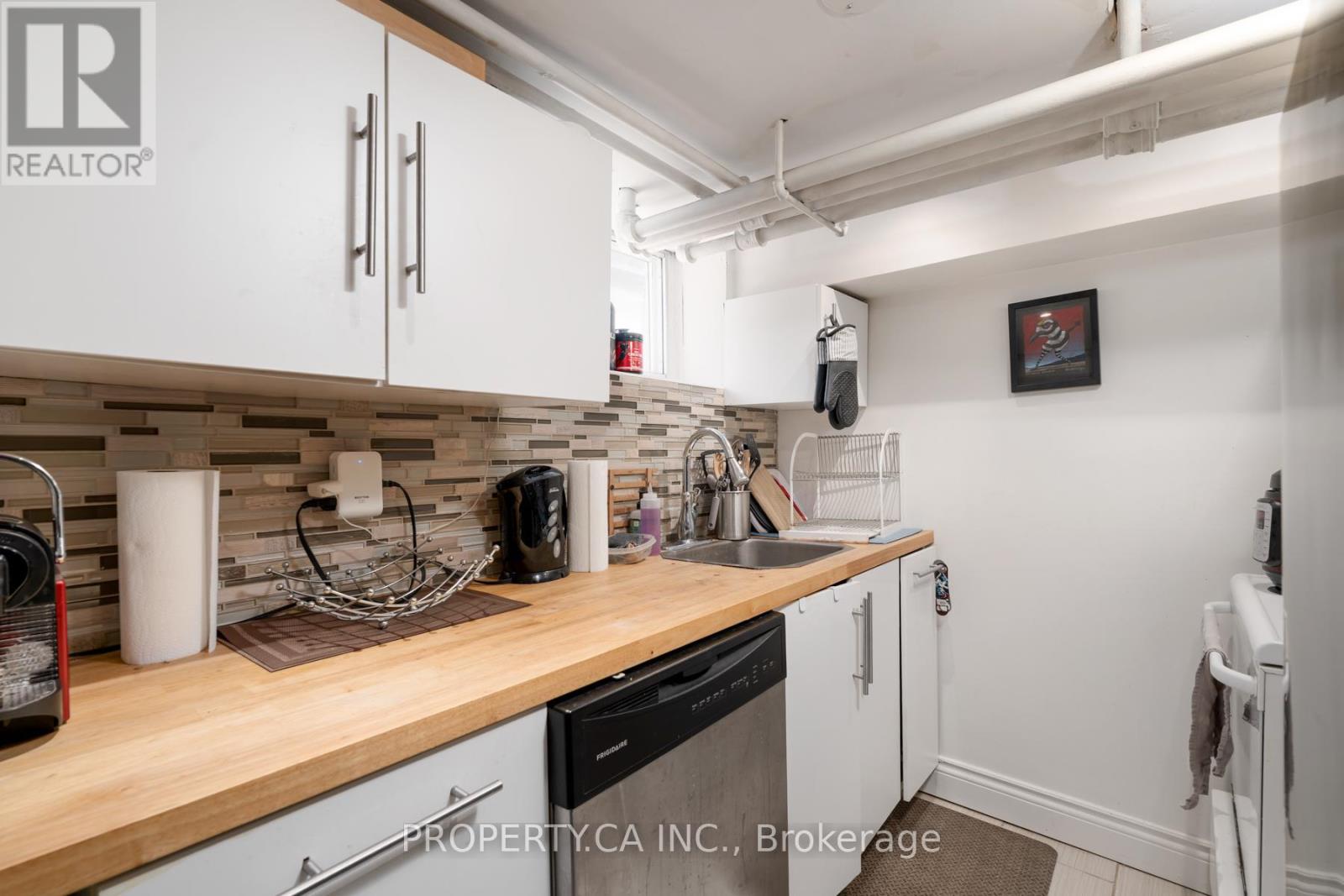 Detached at 9 FAIRVIEW AVENUE, Toronto