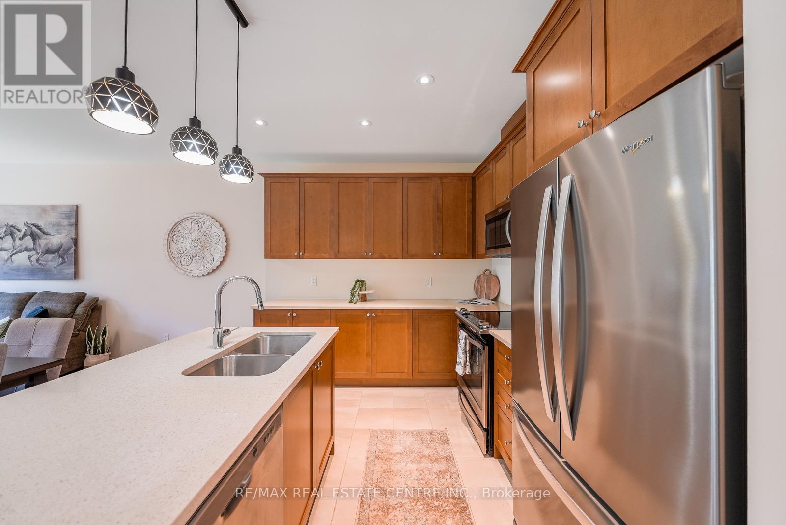 Townhouse at 11 OVERLEA DRIVE, Brampton