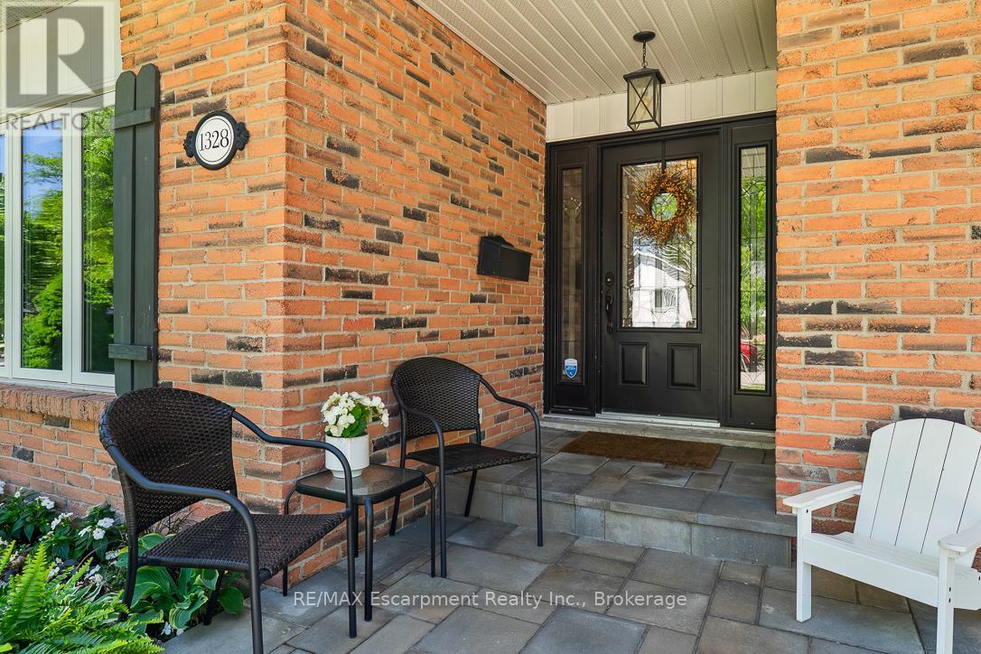 Detached at 1328 VANCOUVER CRESCENT, Burlington