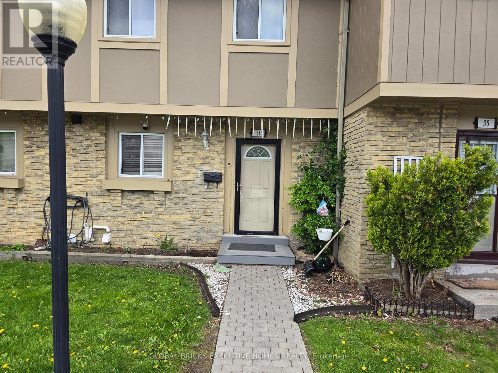 Townhouse at 34 - 57 HANSEN ROAD N, Brampton