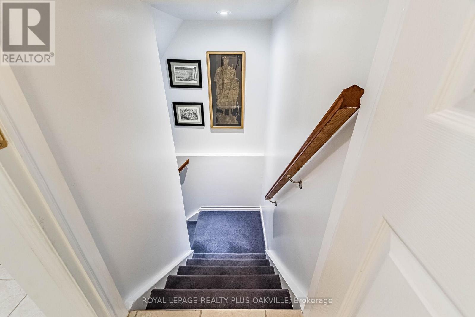 Semi-Detached/Link at 394 MAIDSTONE CRESCENT, Oakville