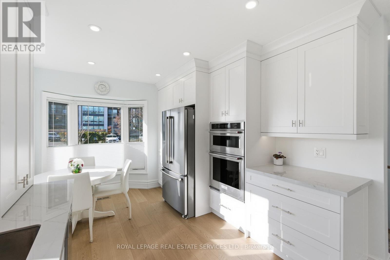 Townhouse at 27 SOUTHAVEN PLACE, Oakville