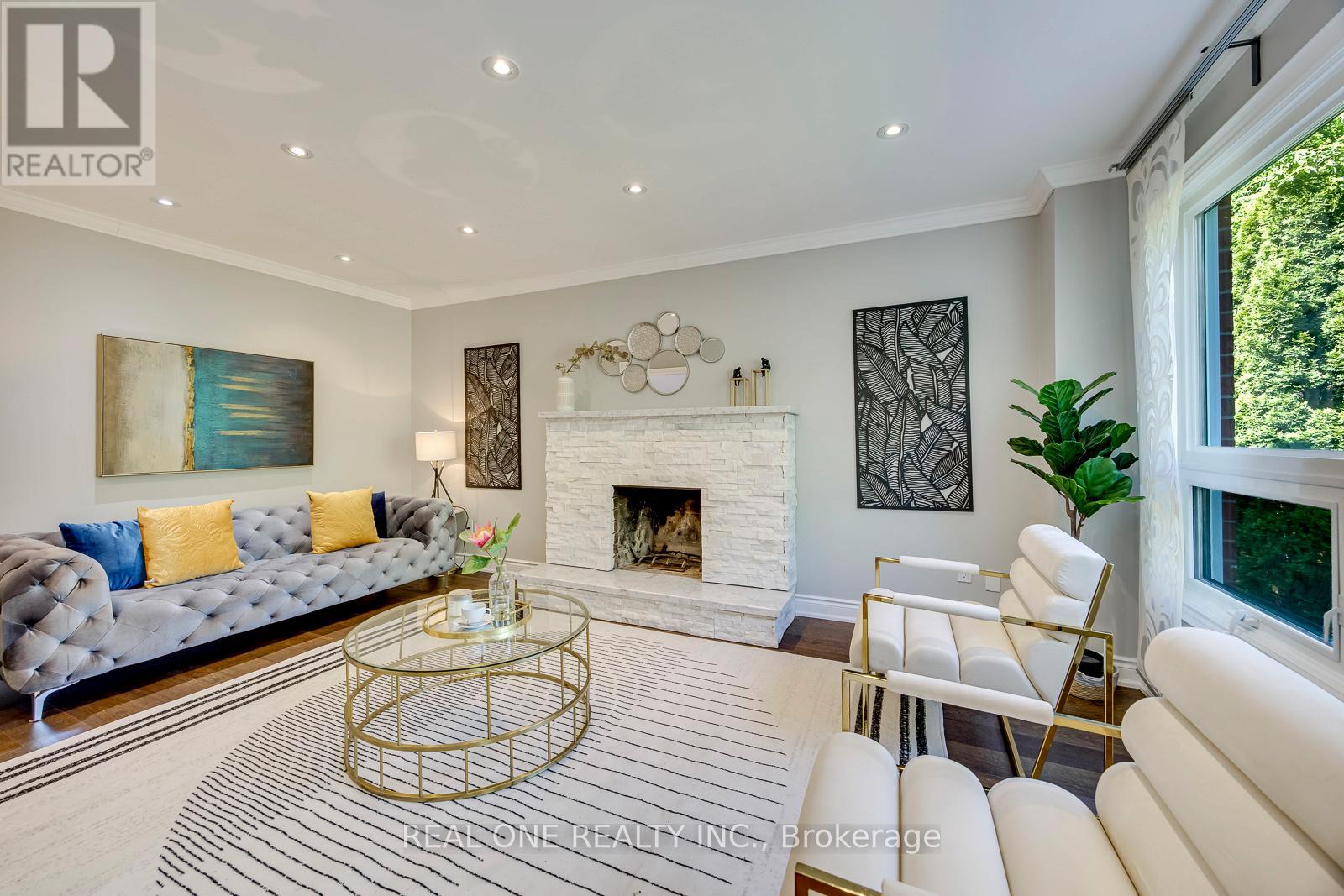 Detached at 32 ROSLO COURT, Oakville