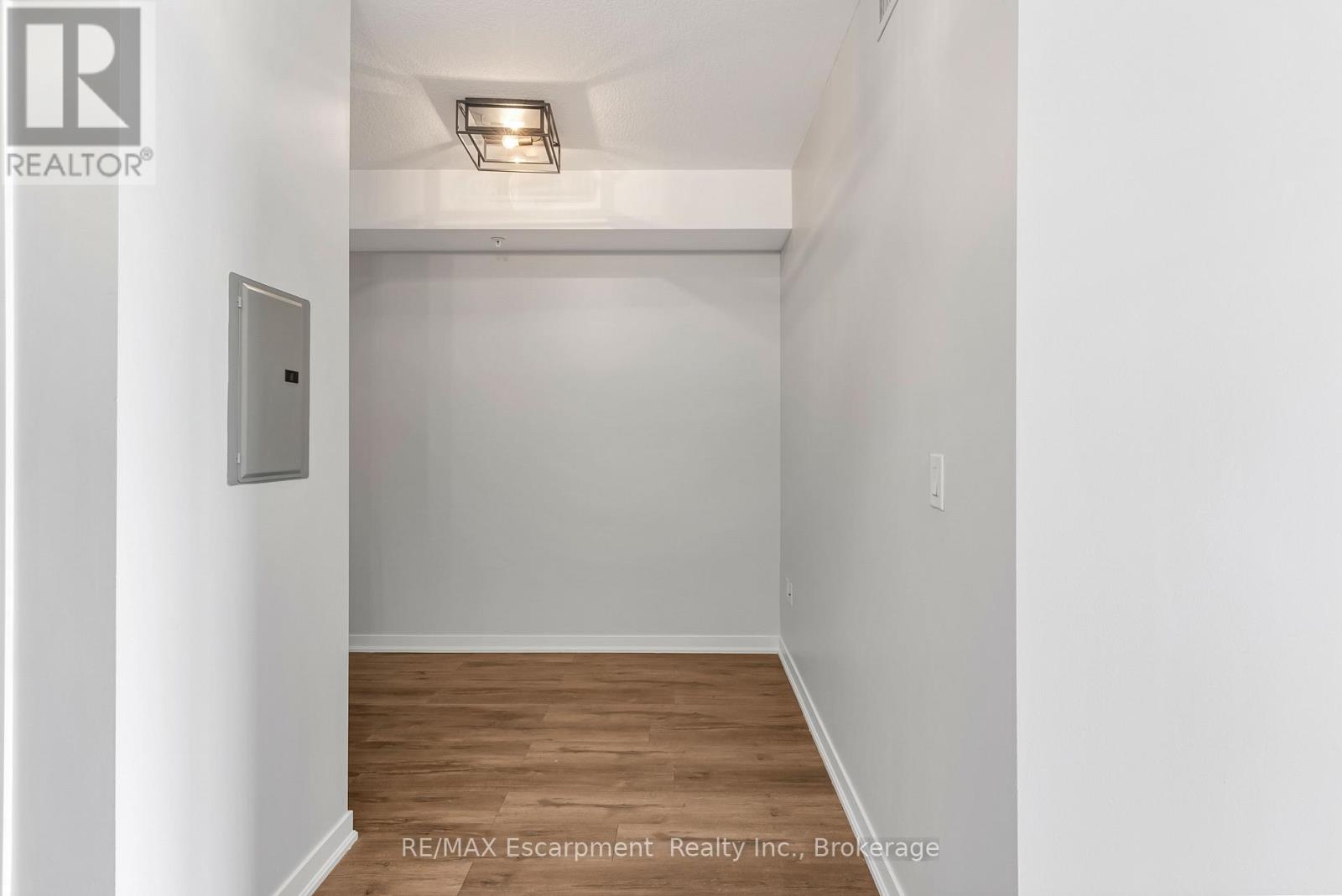 Apartment at 313 - 5010 CORPORATE DRIVE, Burlington
