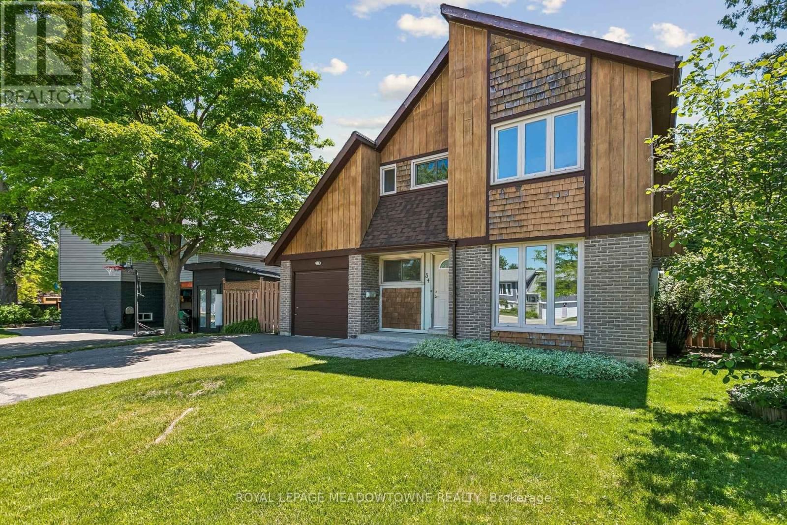 Detached at 34 PLAINSMAN ROAD, Mississauga (Streetsville)