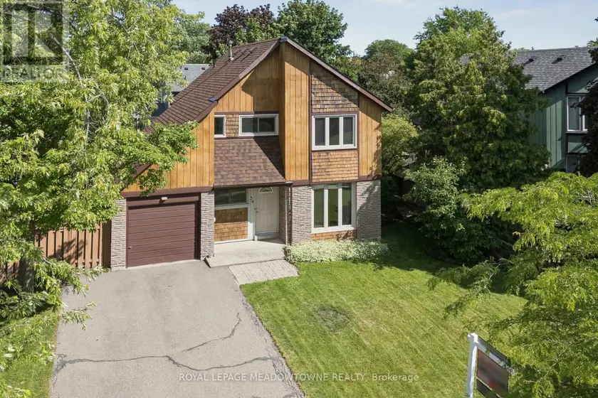 Detached at 34 PLAINSMAN ROAD, Mississauga