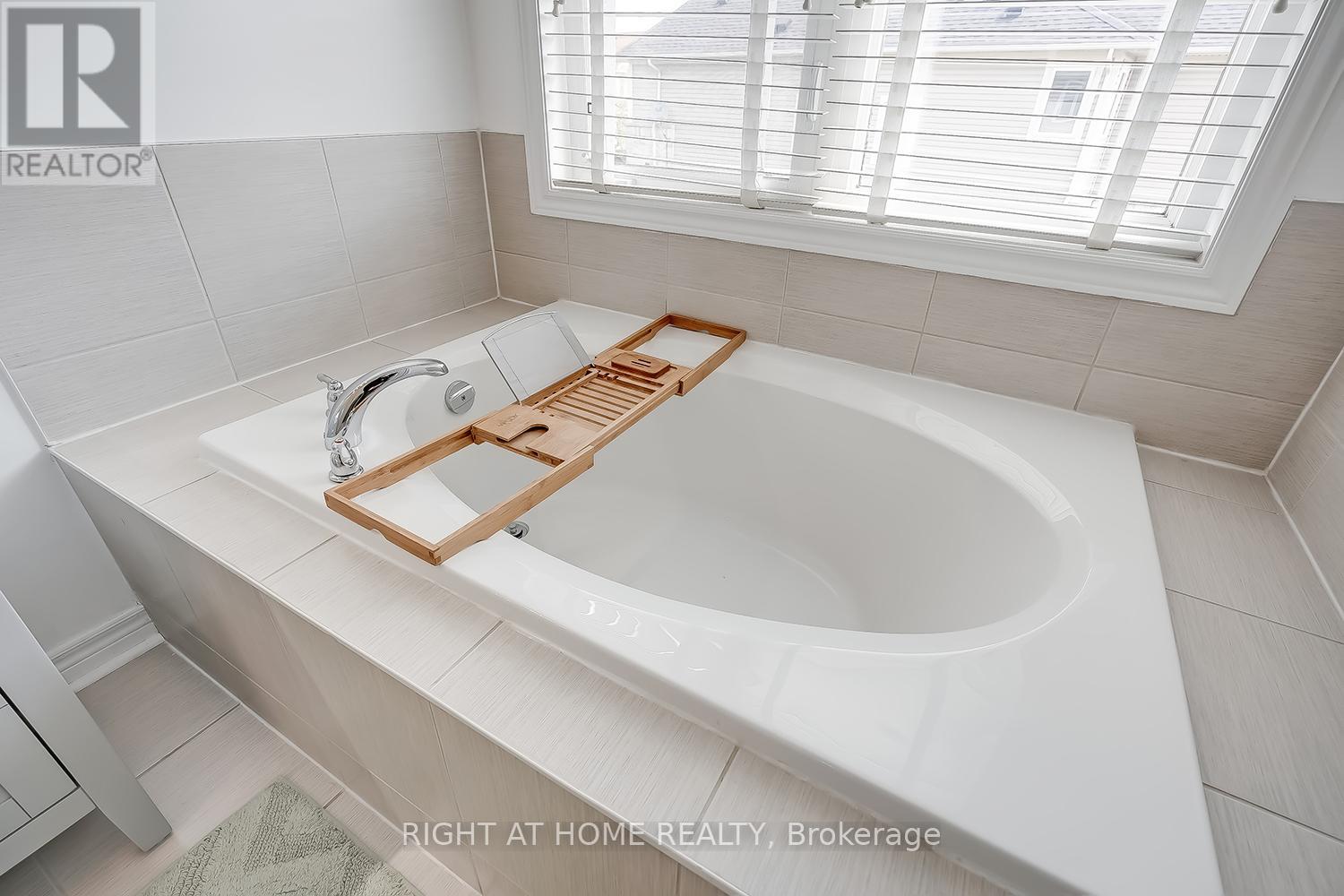 Townhouse at 2033 TRAWDEN WAY, Oakville