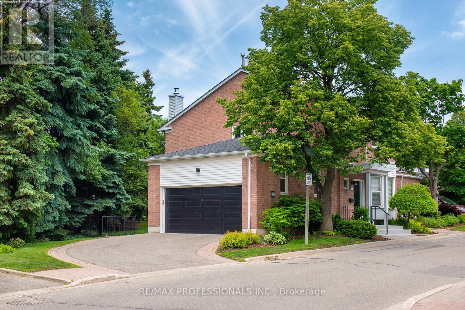 Townhouse at 7 TAMARACK CIRCLE, Toronto
