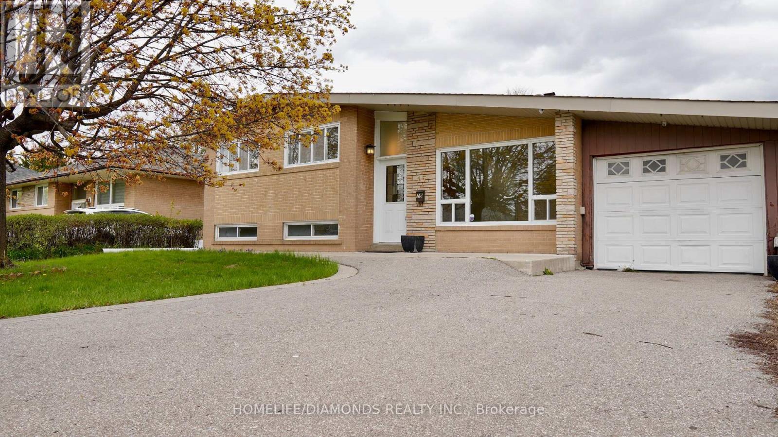Detached at 15 ATHLONE AVENUE, Brampton