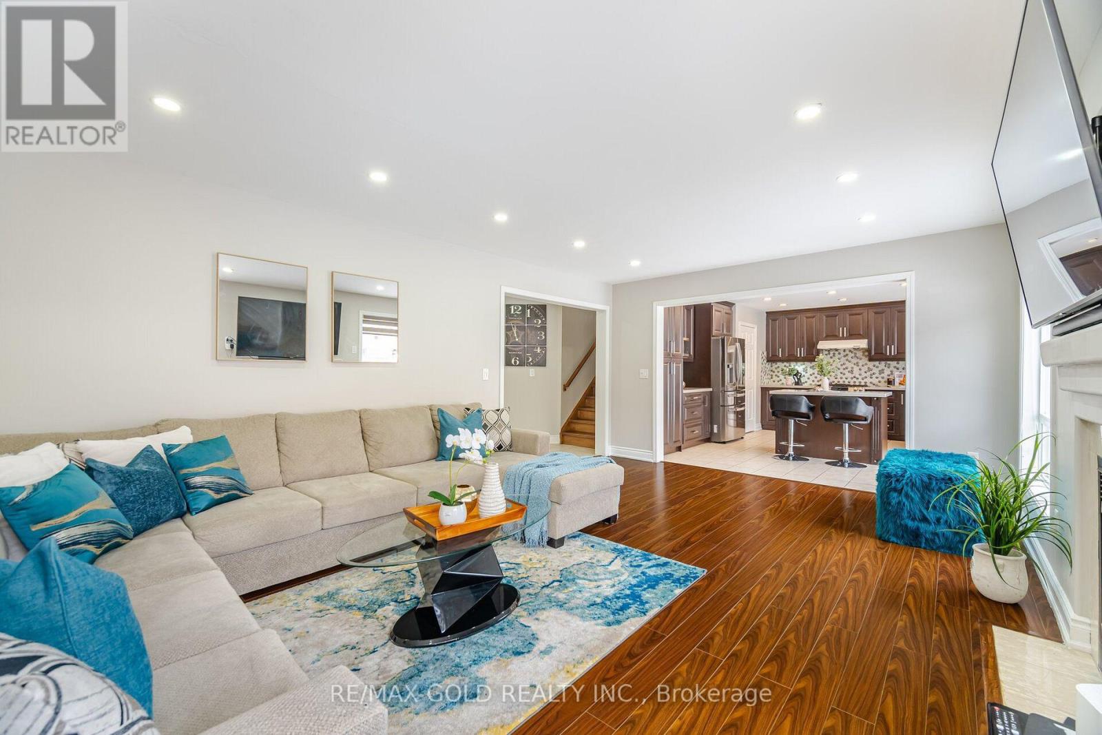 Detached at 8 UPSHALL DRIVE, Brampton