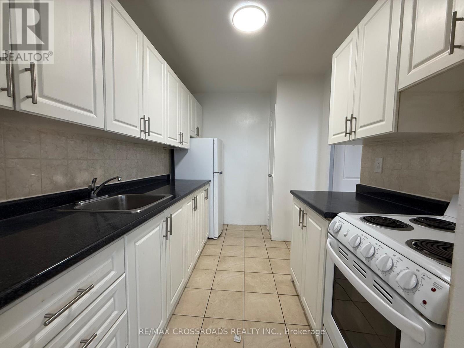 Apartment at 504 - 363 LAKESHORE ROAD E, Mississauga