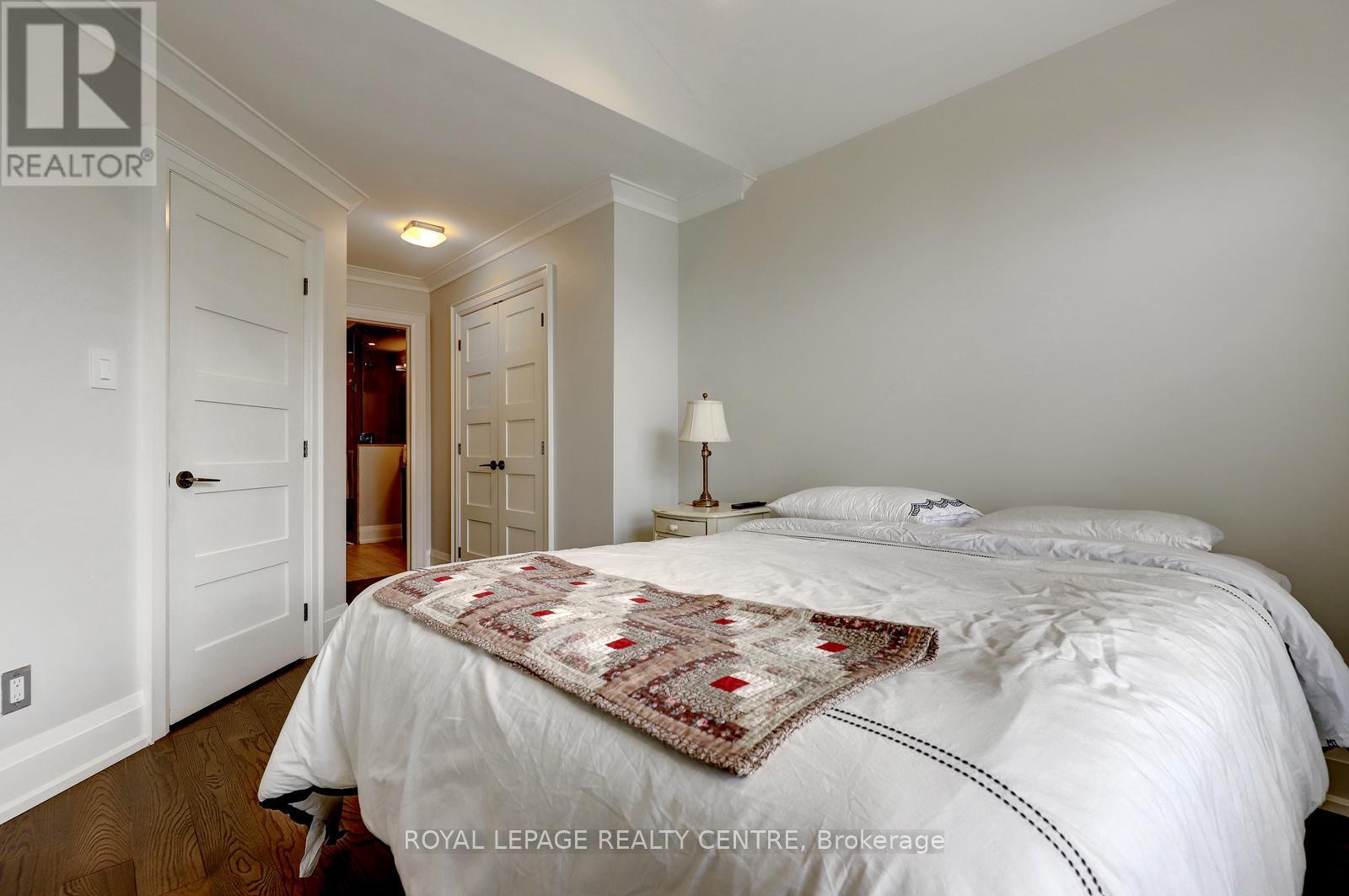 Detached at 31 PLAINSMAN ROAD, Mississauga