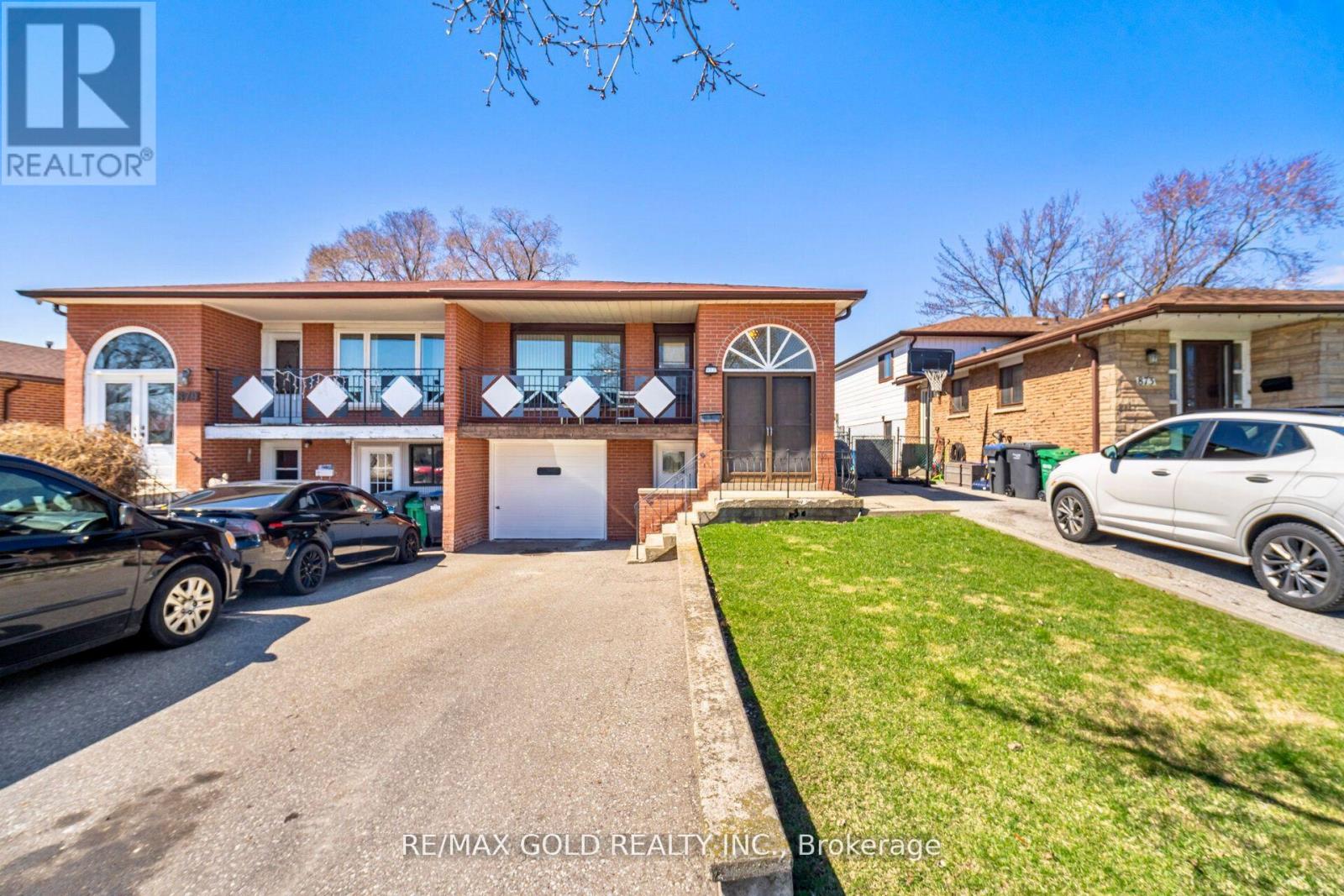 Semi-Detached/Link at 877 CONSORT CRESCENT, Mississauga (Erindale)