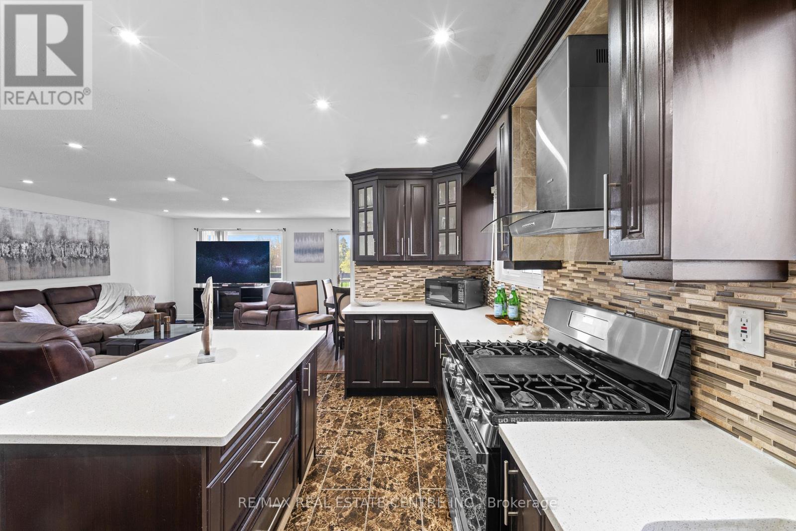 Semi-Detached/Link at 22 GLEN ECHO COURT, Brampton