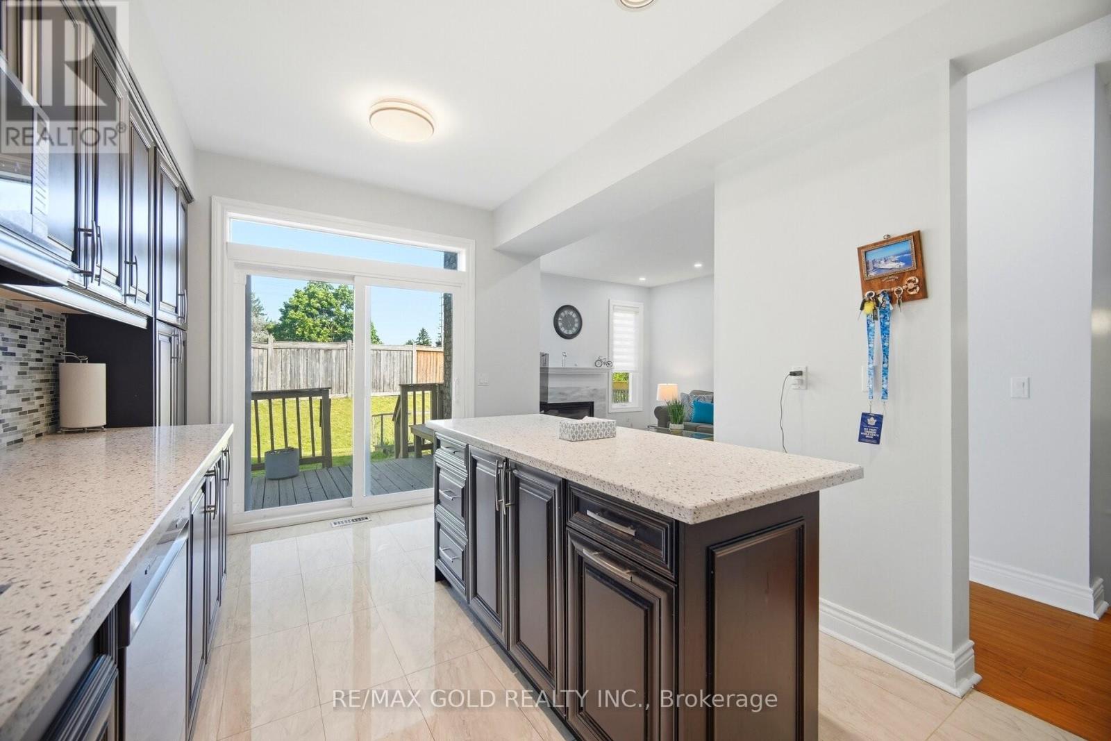 Detached at 10 INWOOD PLACE, Brampton