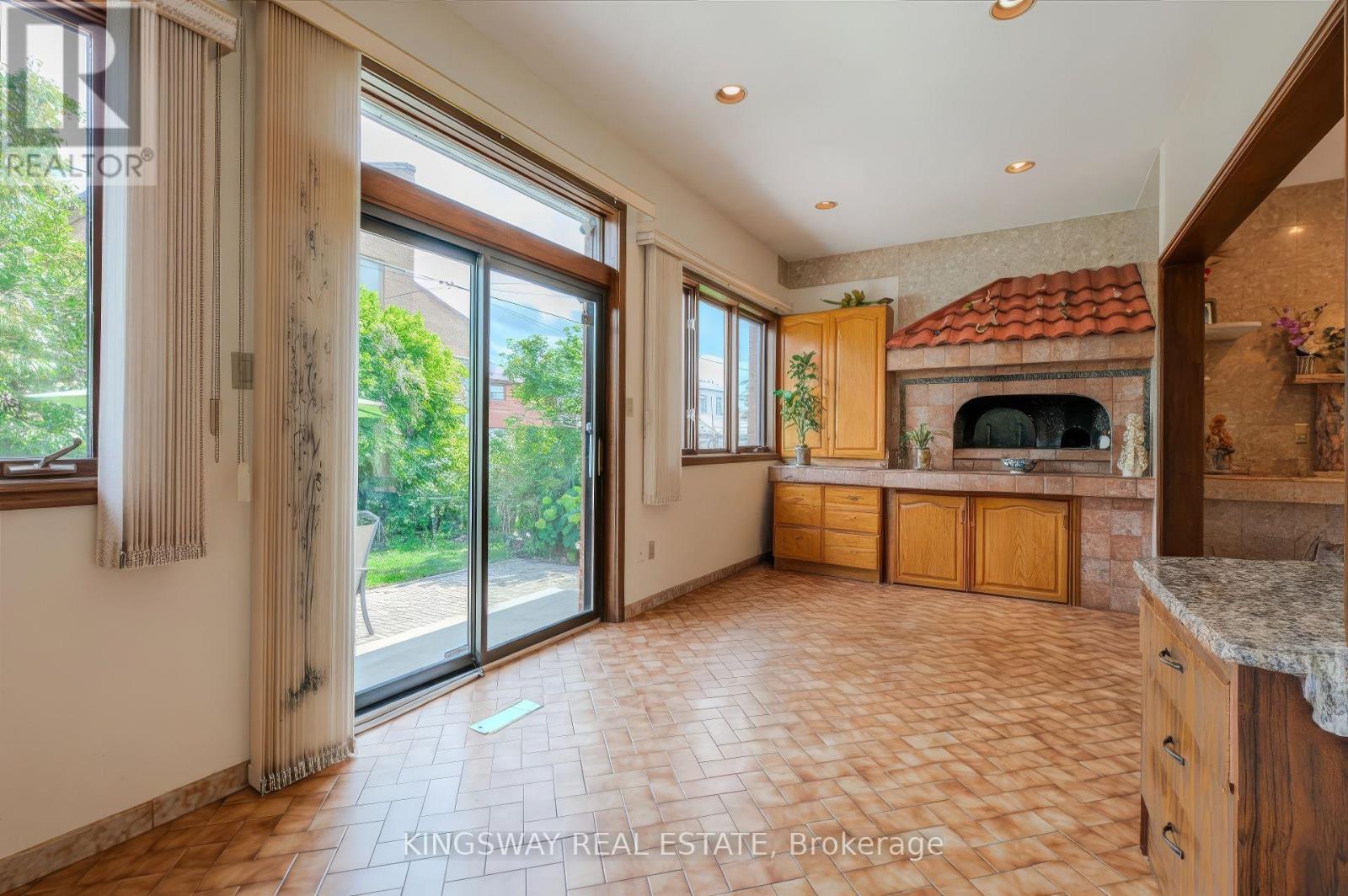 Detached at 27 MULHOLLAND AVENUE, Toronto