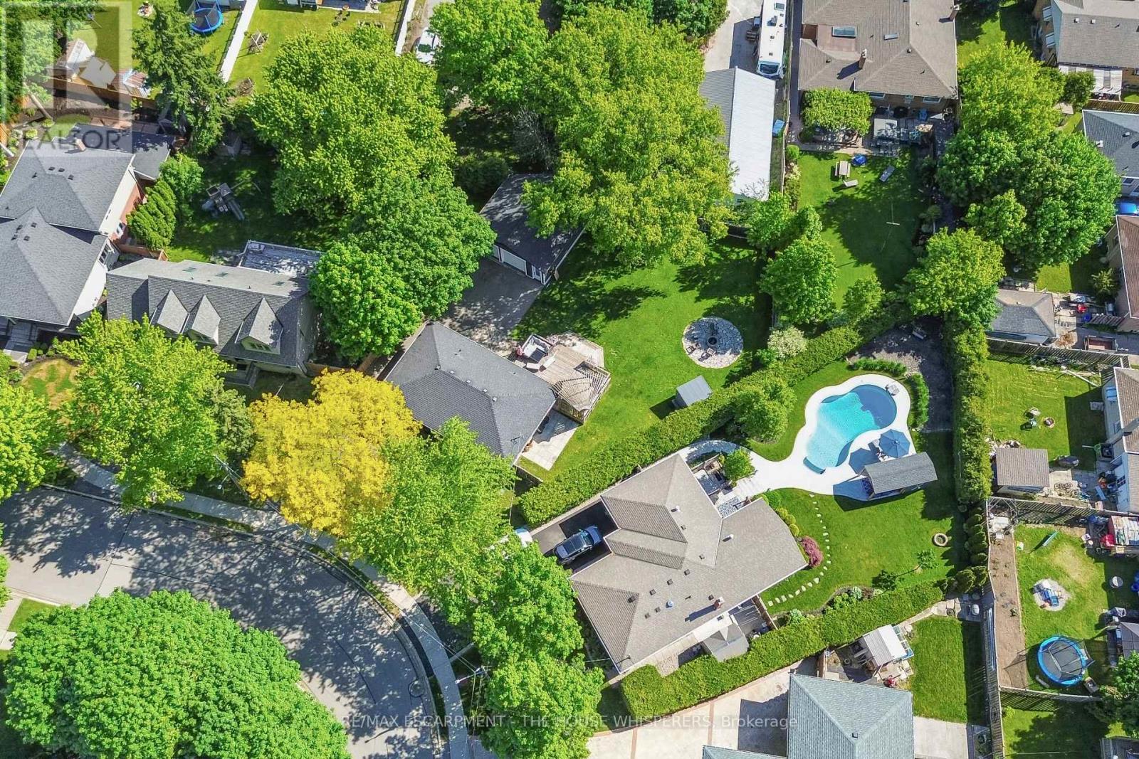 Detached at 400 HIGHSIDE DRIVE, Milton