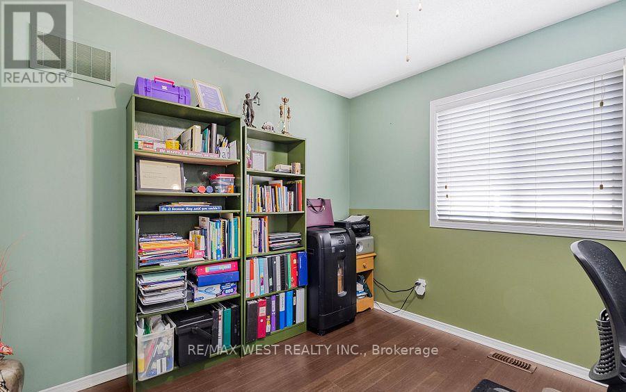 Detached at 56 LOCKHEED CRESCENT, Brampton