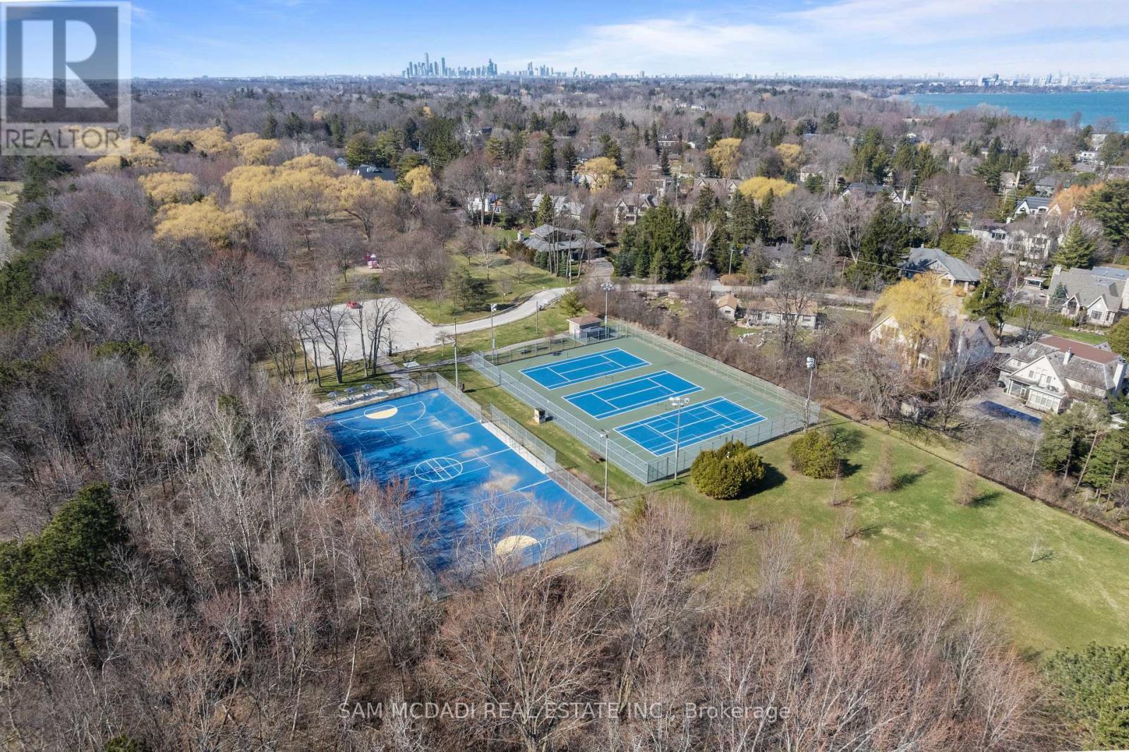 Detached at 362 MEADOW WOOD LANE, Mississauga