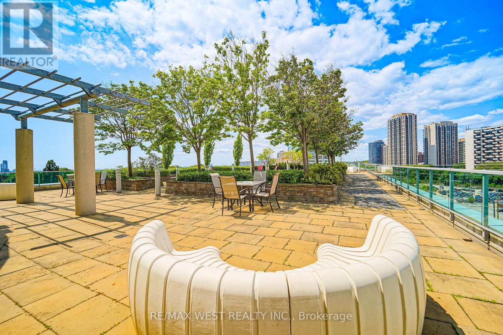 Apartment at 609 - 3391 BLOOR STREET W, Toronto