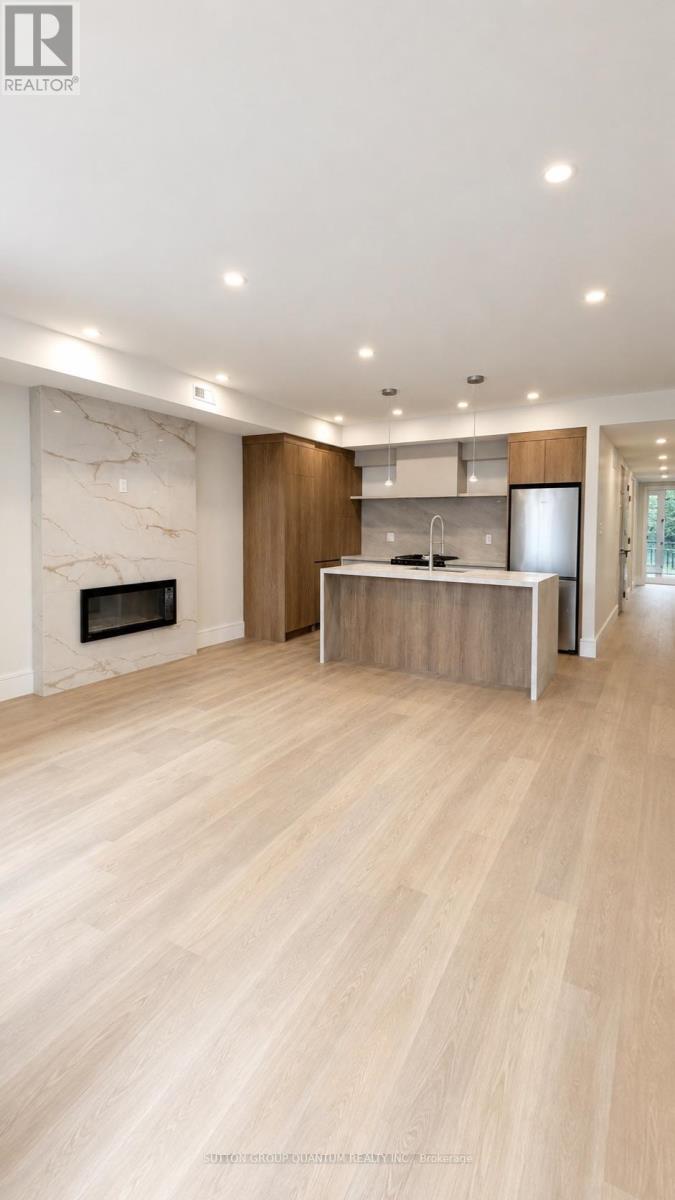 Multiplex at #1 - 43 ELMWOOD AVENUE N, Mississauga