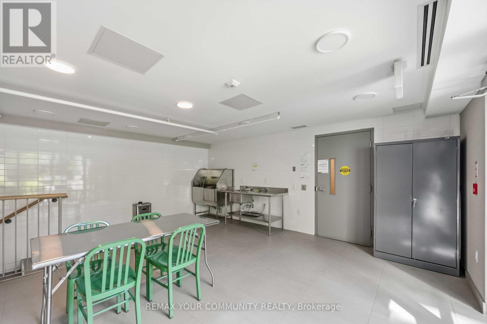 Apartment at 409 - 120 CANON JACKSON DRIVE, Toronto