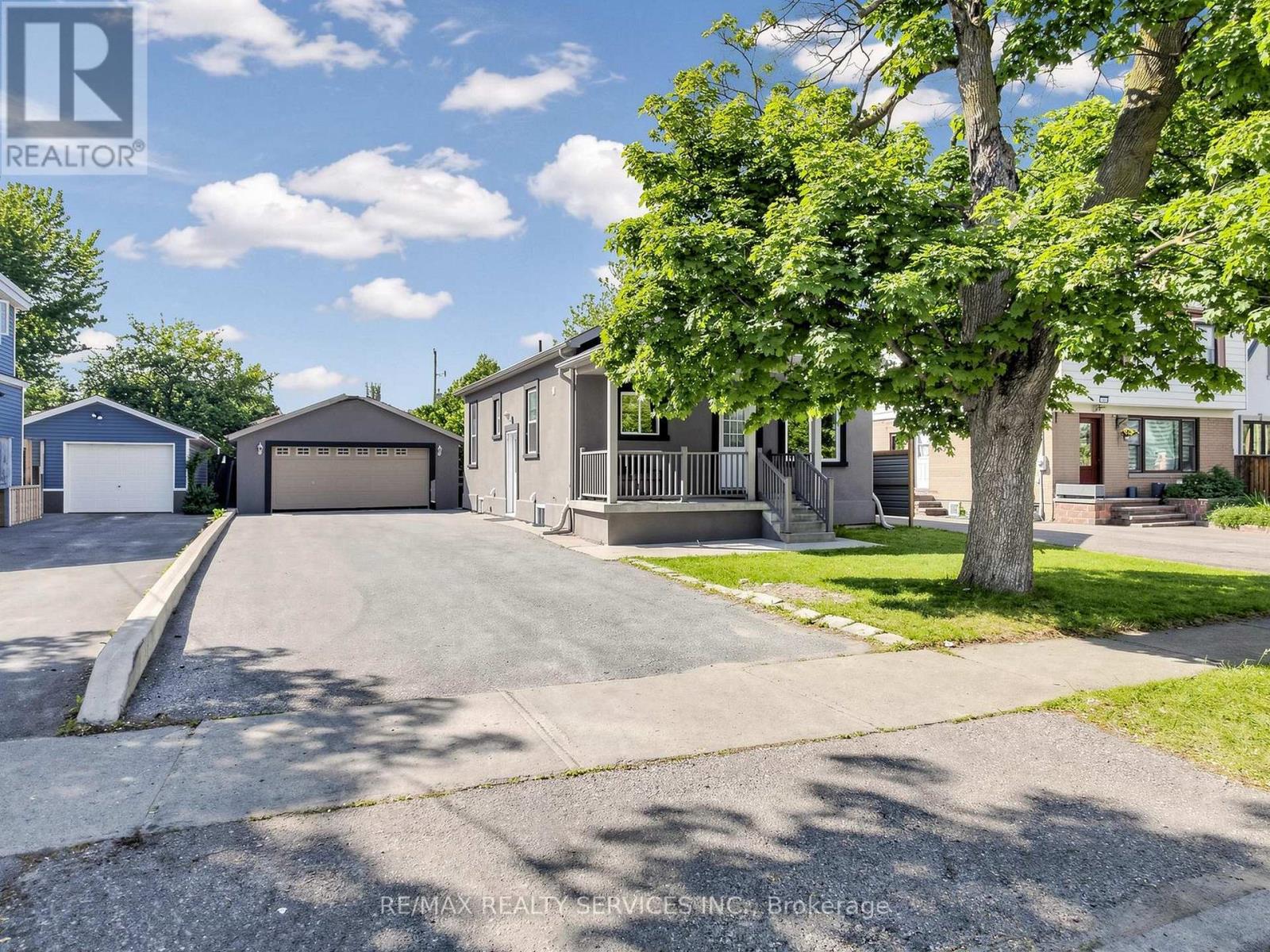 Detached at 102 WOODWARD AVENUE, Brampton (Brampton North)