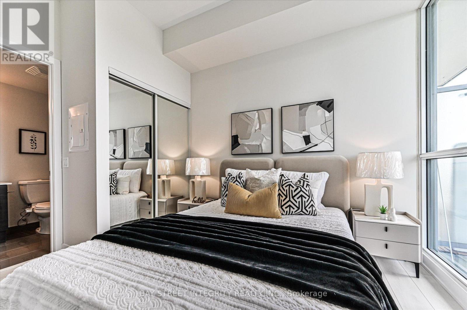 Apartment at 2001 - 2212 LAKE SHORE BOULEVARD W, Toronto