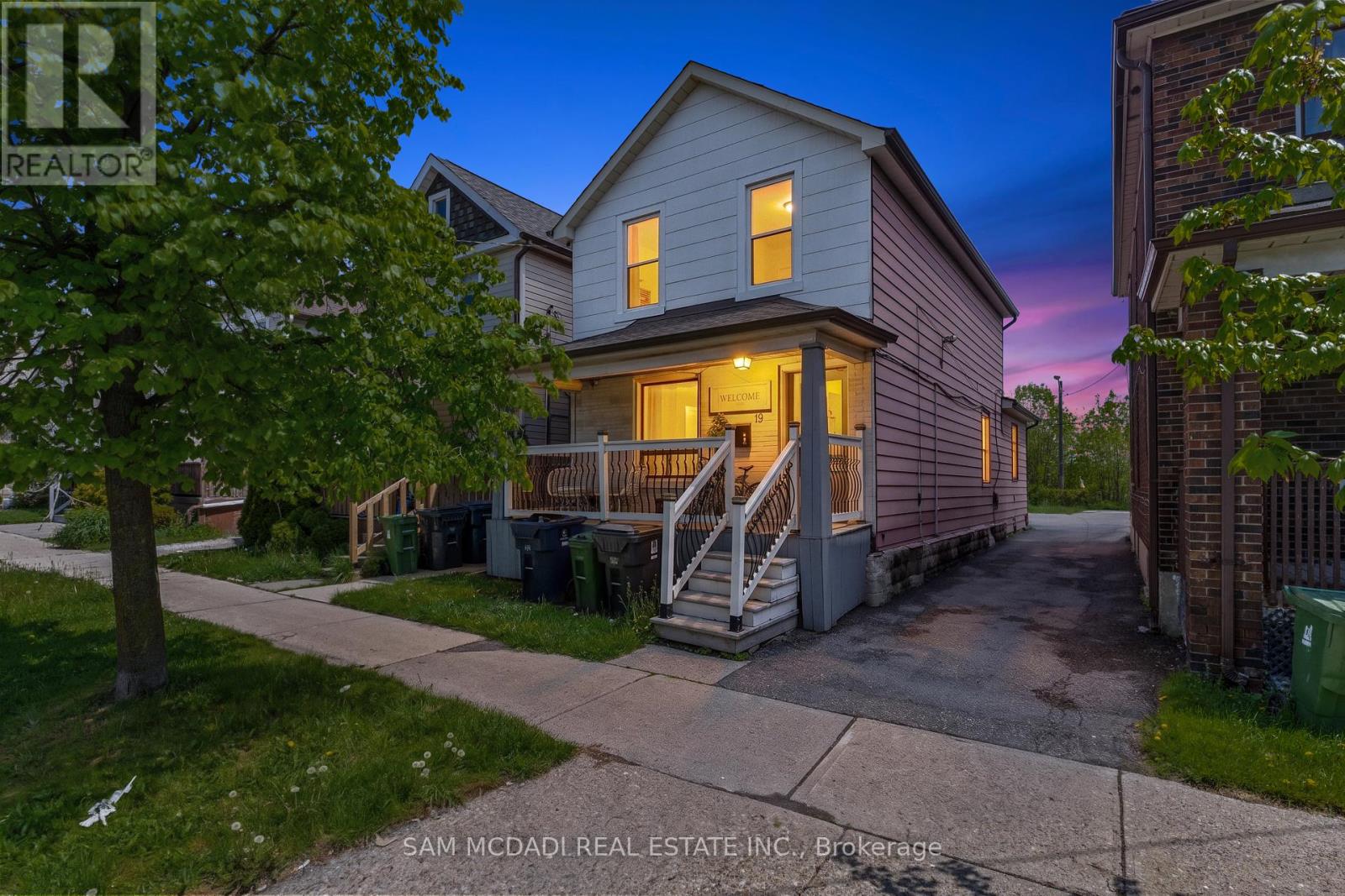 Detached at 19 TOFFEE COURT, Toronto (New Toronto)