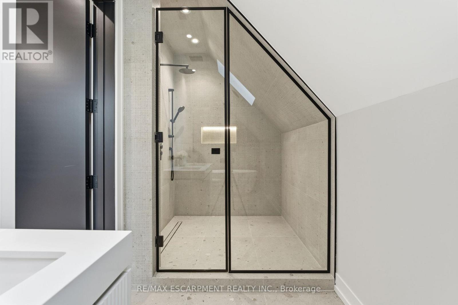 Detached at 957 HALLIDAY AVENUE, Mississauga