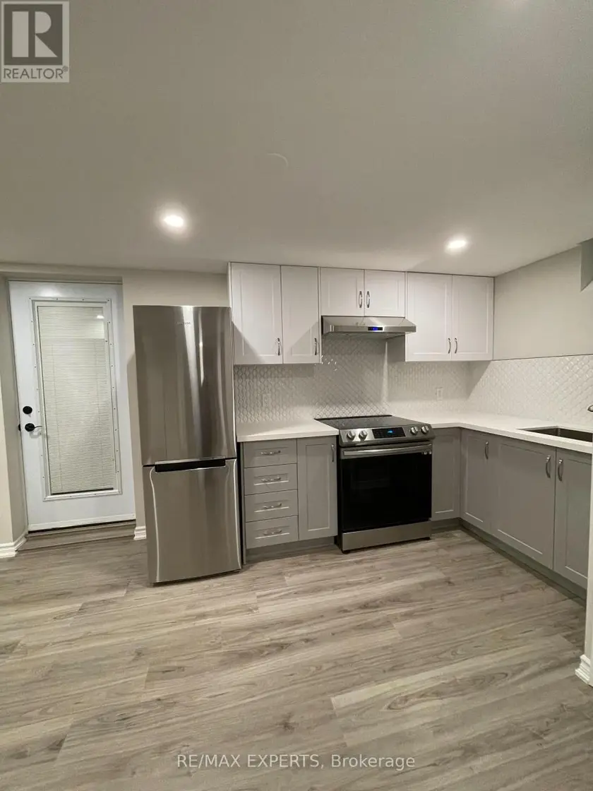 Detached at 32 La Rose Crt, Brampton