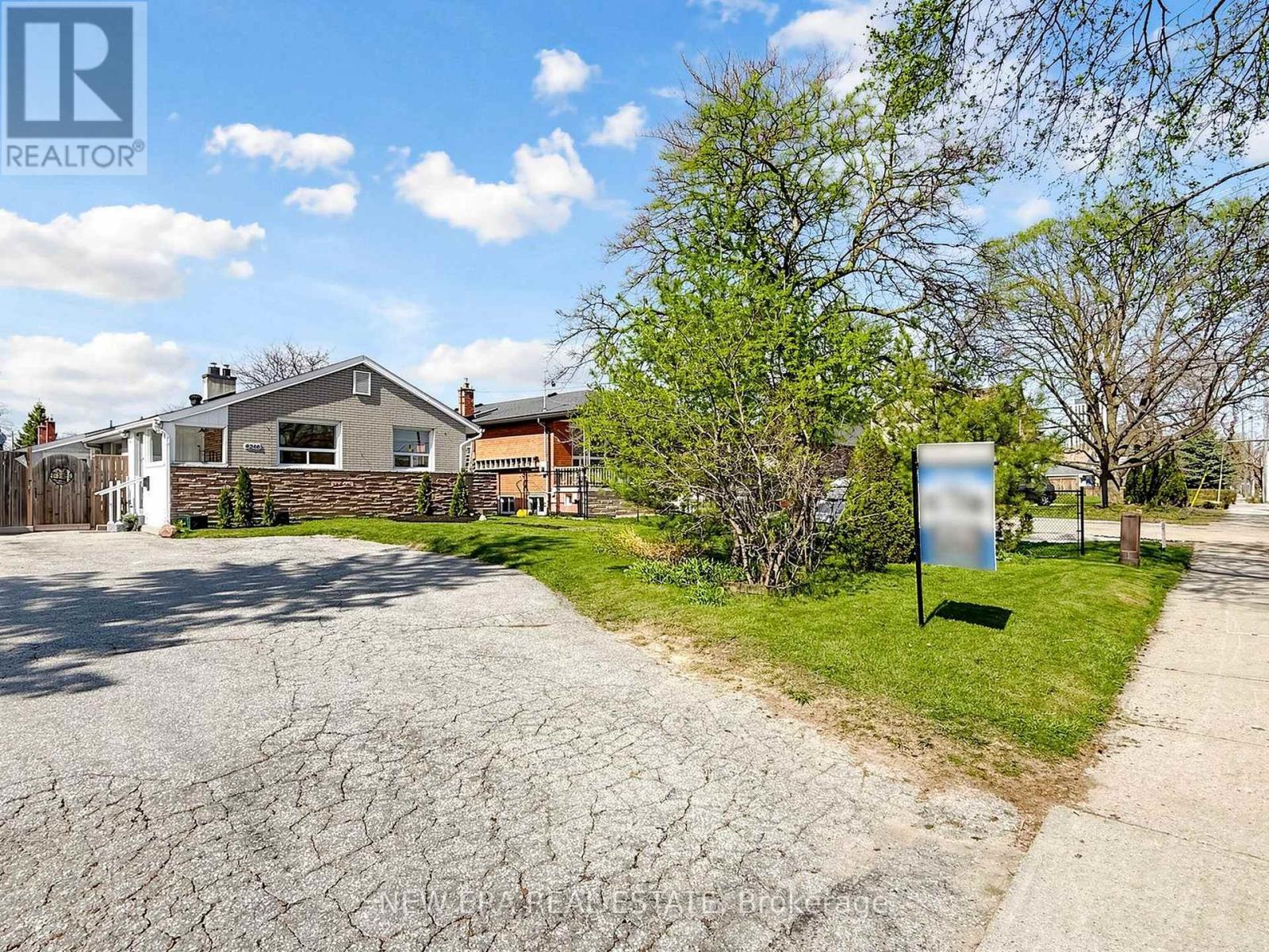 Detached at 4246 BLOOR STREET W, Toronto