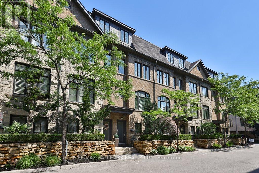 Townhouse at 32 LOBO MEWS, Toronto
