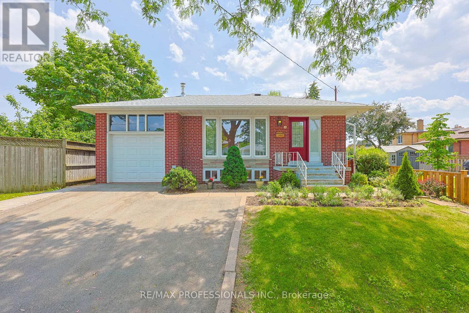 Detached at 3 EMBERS DRIVE, Toronto (Eringate-Centennial-West Deane)