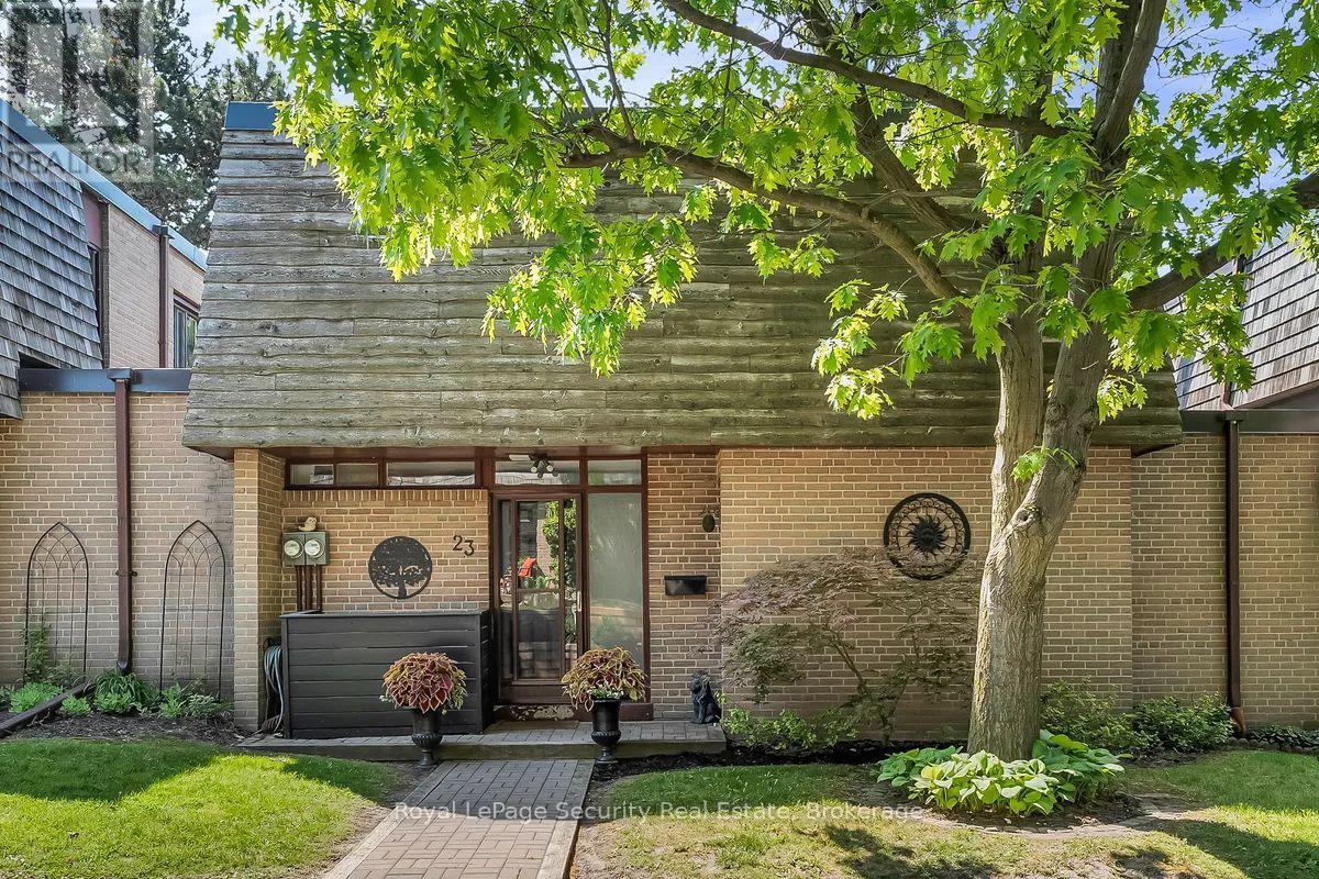 Townhouse at 23 RAINTREE PATH, Toronto (Eringate-Centennial-West Deane)