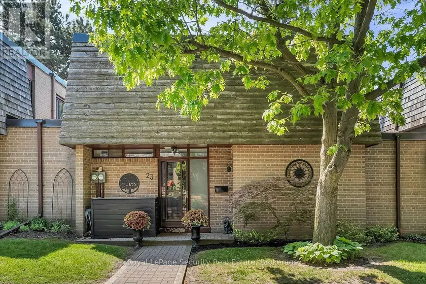 Townhouse at 23 RAINTREE PATH, Toronto
