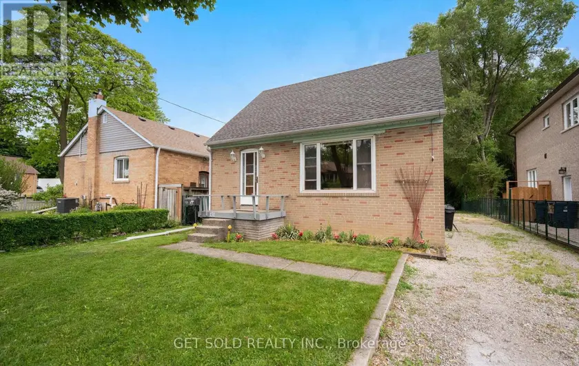Detached at 131 CLEARBROOKE CIRCLE, Toronto