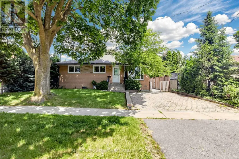 Detached at 34 PARAGON ROAD, Toronto