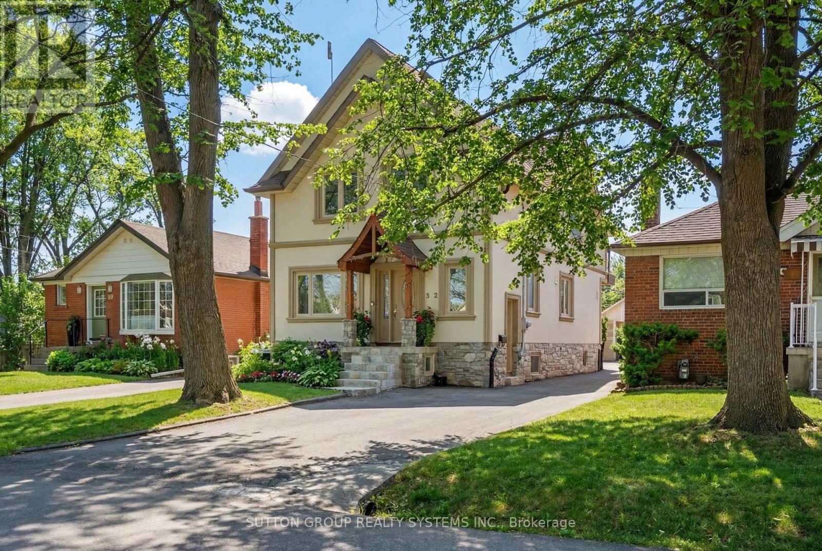 Detached at 32 GREEN LANES, Toronto