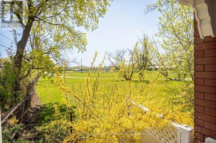 Detached at 90 THOMAS STREET, Milton (OM Old Milton)