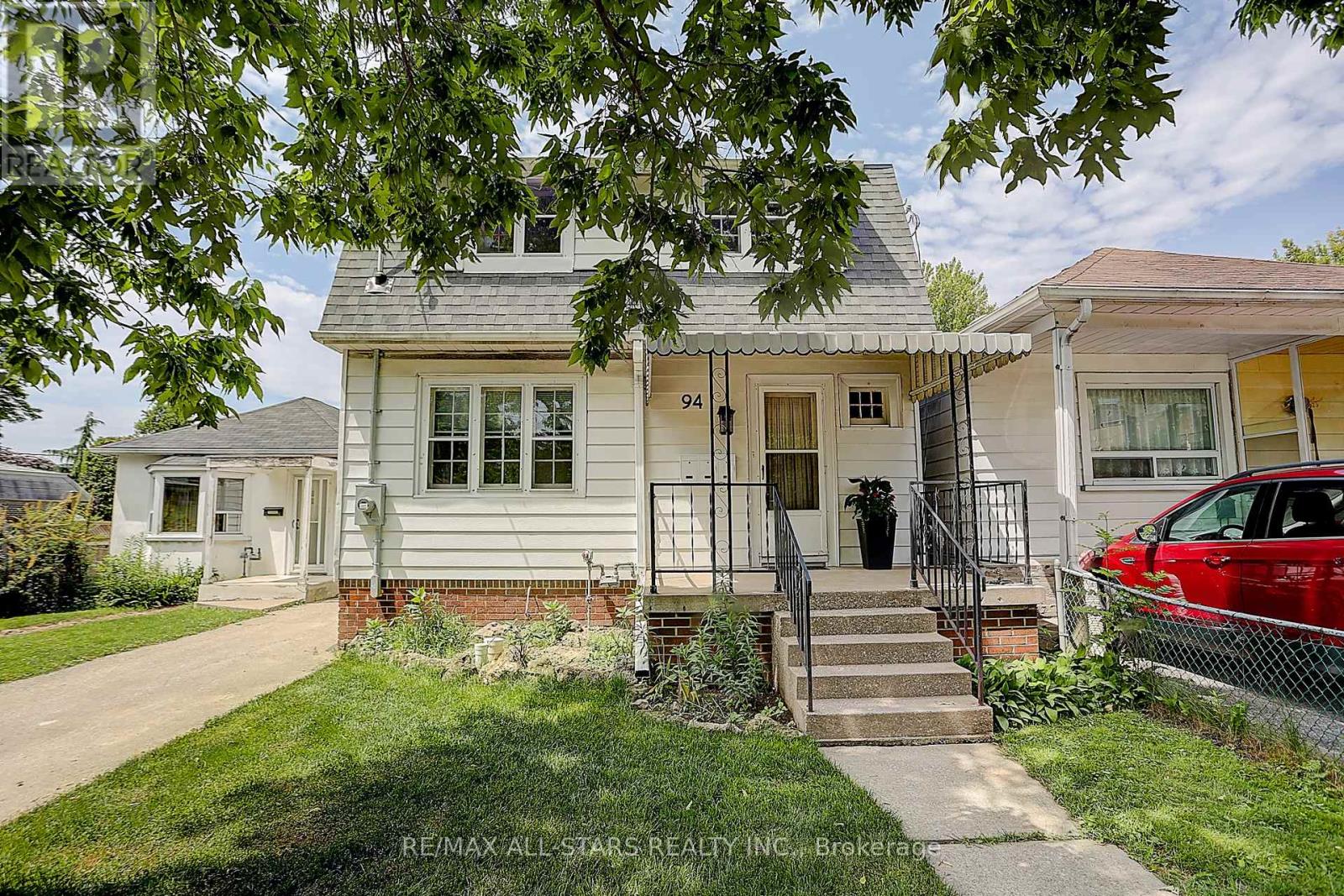 Detached at 2 - 94 THIRTY NINTH STREET, Toronto