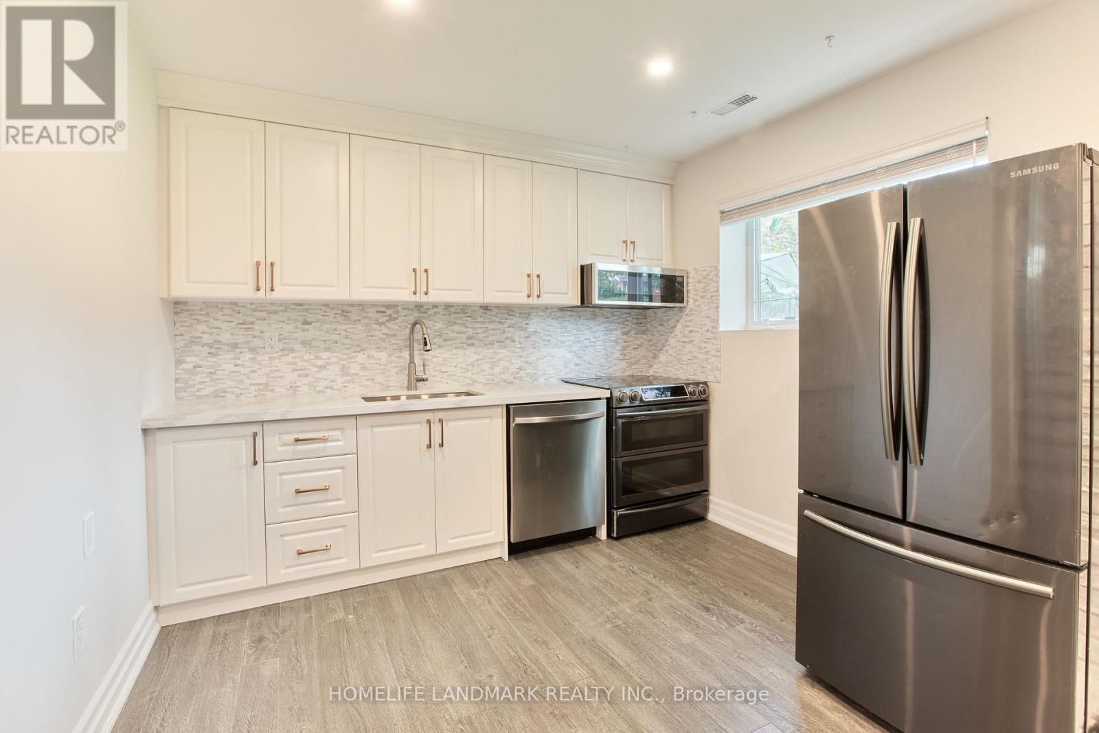 Detached at LOWER - 21 ROBINGLADE DRIVE, Toronto