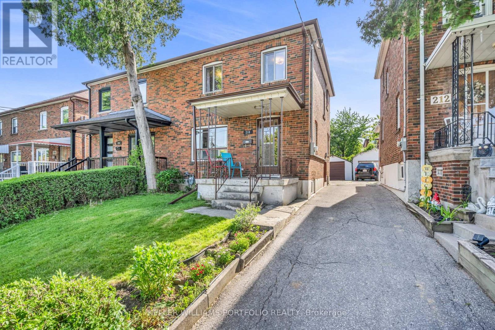 Semi-Detached/Link at 210 BICKNELL AVENUE, Toronto