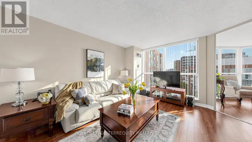 Apartment at 833 - 22 SOUTHPORT STREET, Toronto (High Park-Swansea)