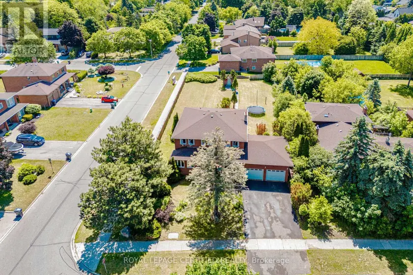 Detached at 28 WALKER ROAD E, Caledon (Caledon East)
