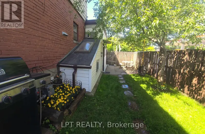 Townhouse at 1314 DUPONT STREET, Toronto