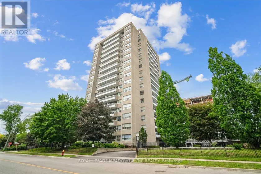 Apartment at 1601 - 2263 MARINE DRIVE, Oakville