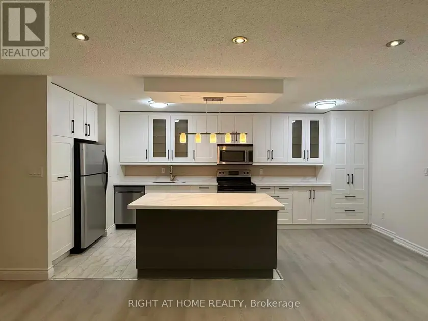 Apartment at 109 - 3025 THE CREDIT WOODLANDS DRIVE, Mississauga