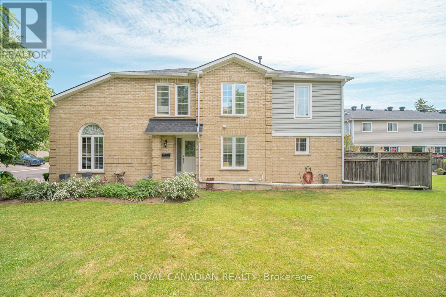 Townhouse at 63 HEATHCLIFFE SQUARE, Brampton (Central Park)