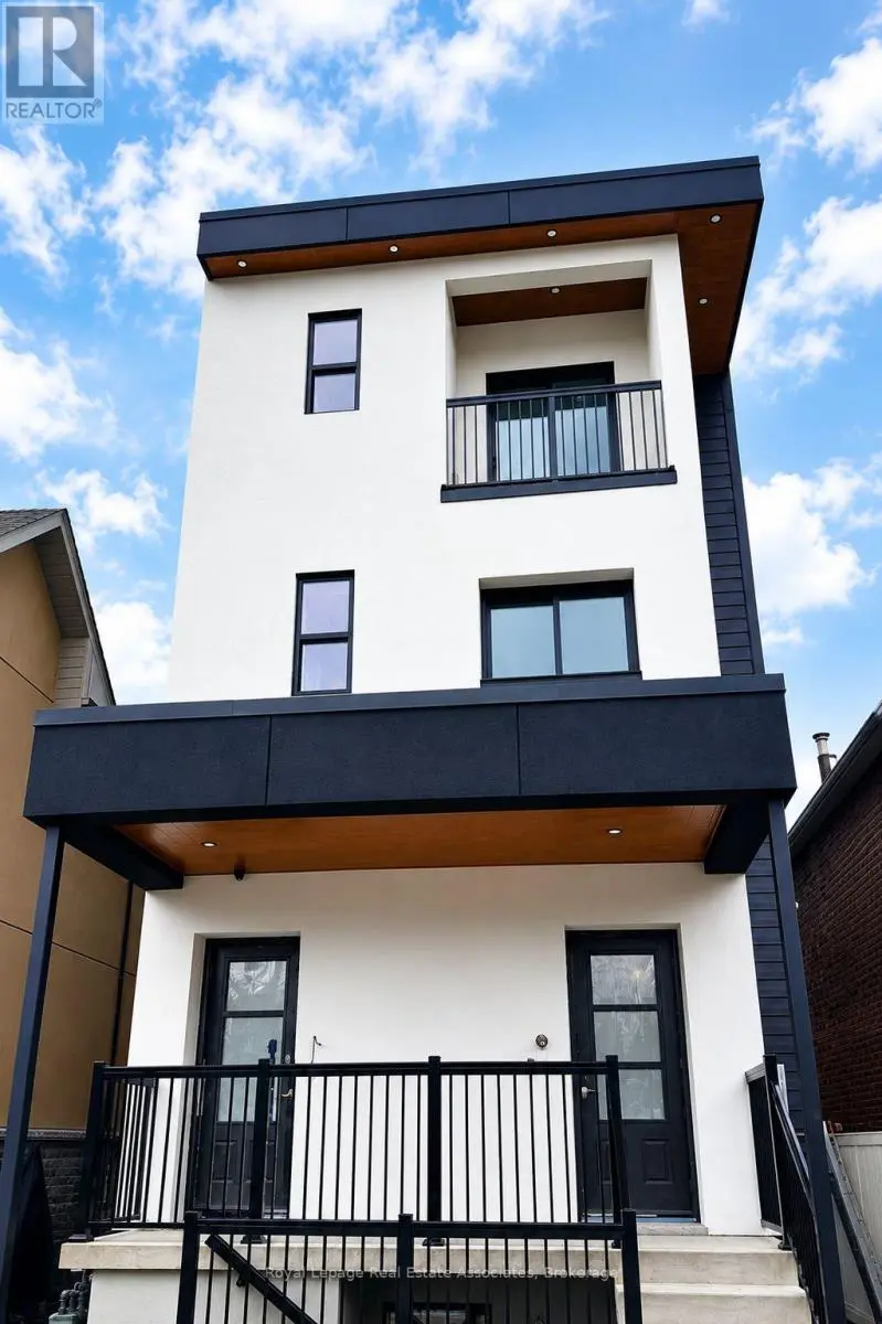 Multiplex at 5 SFN - 17 WHITE AVENUE, Toronto